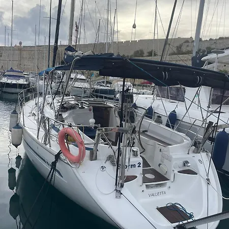 Bateau-hôtel Storm 2 *